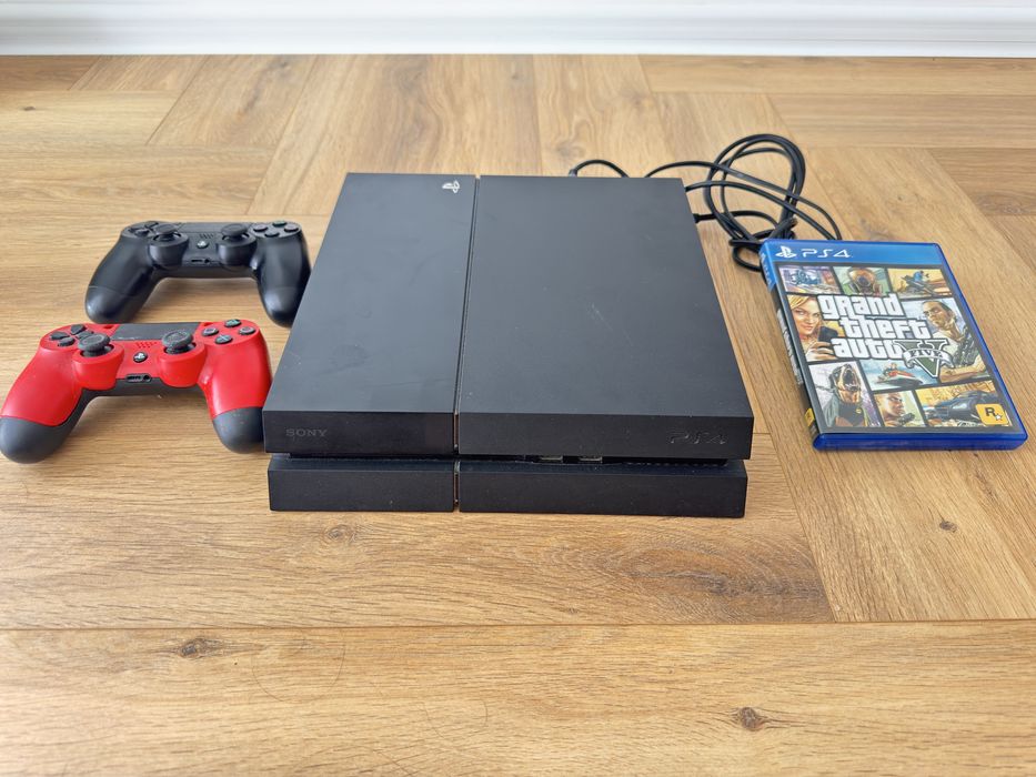Playstation 4 + maneta + joc GTA 5