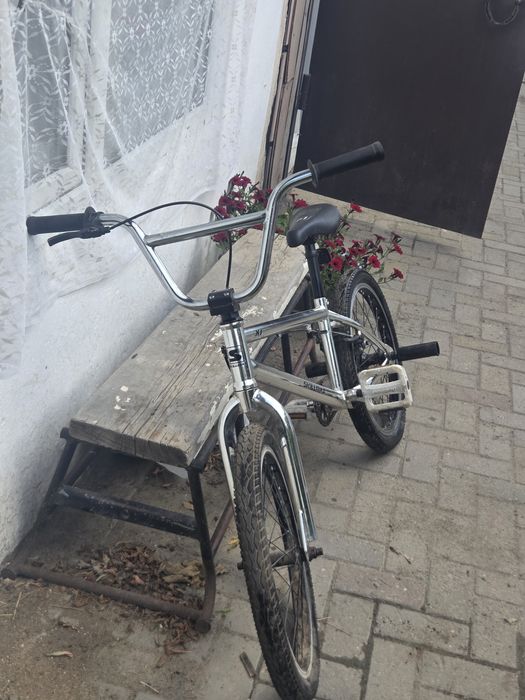 Продам бмх на низкой ценне