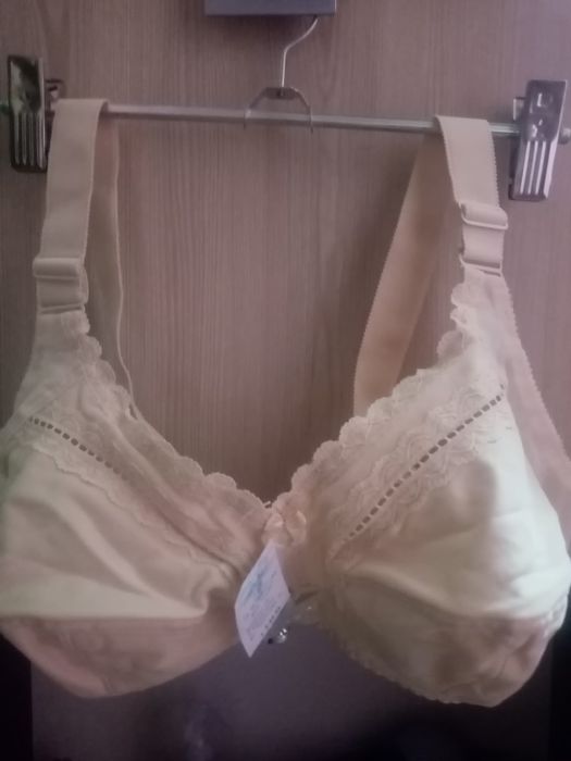 Продам бюстгальтера