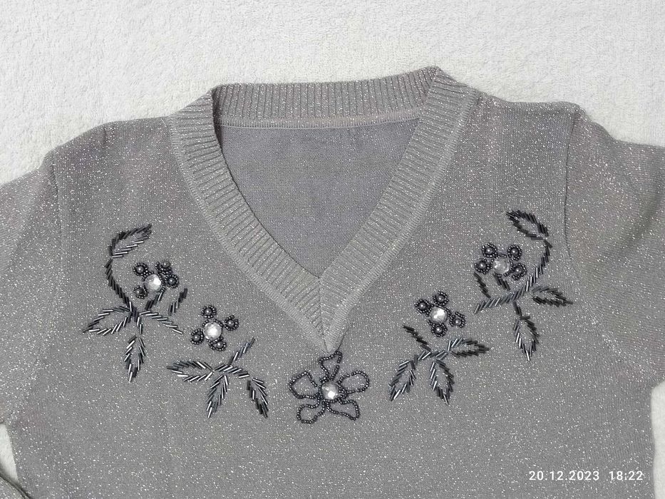 Блестящая кофта, размер 44 - 46.