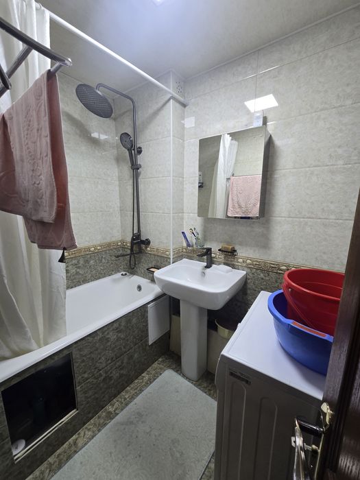 Shaxar markazi Sebzorda 4 xonali uy sotiladi srochna