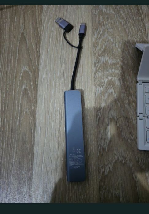 Tastatura masu căști reductor plus încă  o tastatura tot ce se vede