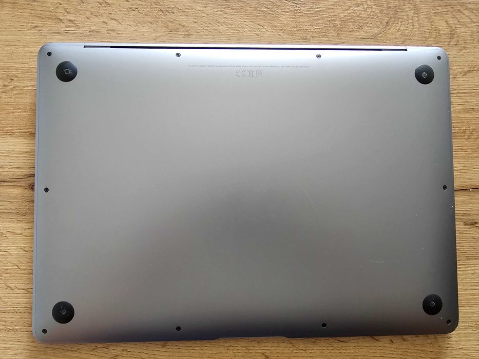 Apple MacBook Air M1 13 inch (2020) – 8GB RAM | 256GB SSD | 88% батерия | +зарядно | Space Gray
