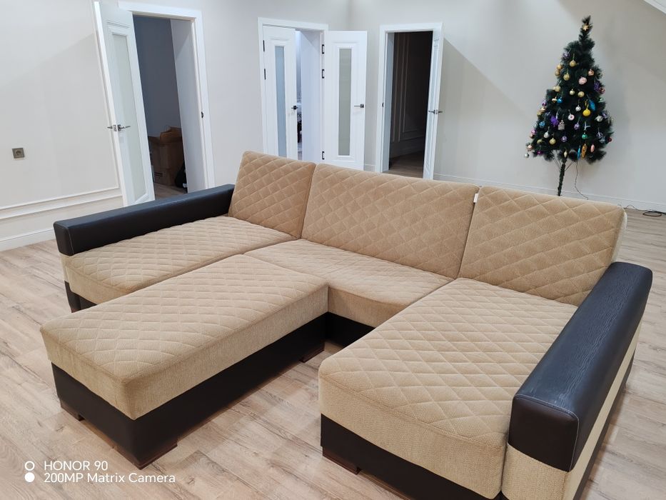 Угловой диван с пуфиком