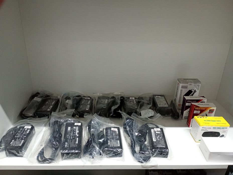 Блок питания для ноутбука (зарядка)