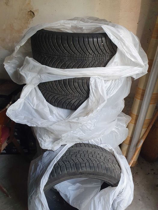 caucucuri 215/45 r17
