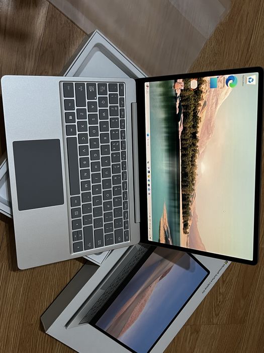 Microsoft Laptop Go Surface Platinium,Touchscreen