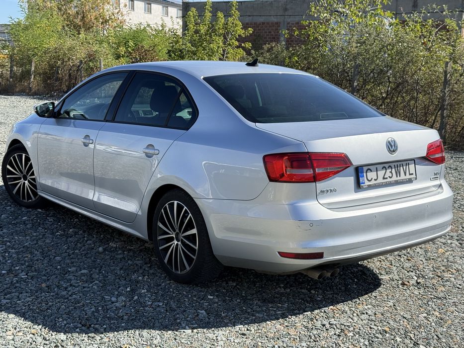 VOLKSWAGEN Jetta