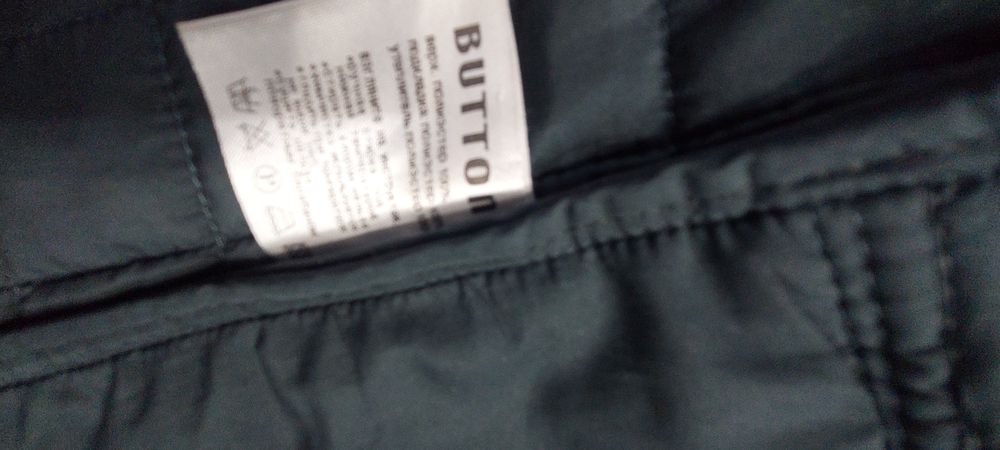 Продам легкую куртку Буттон