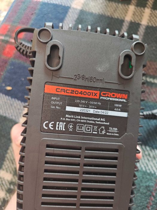 Зарядное устройство CROWN CAC204001X