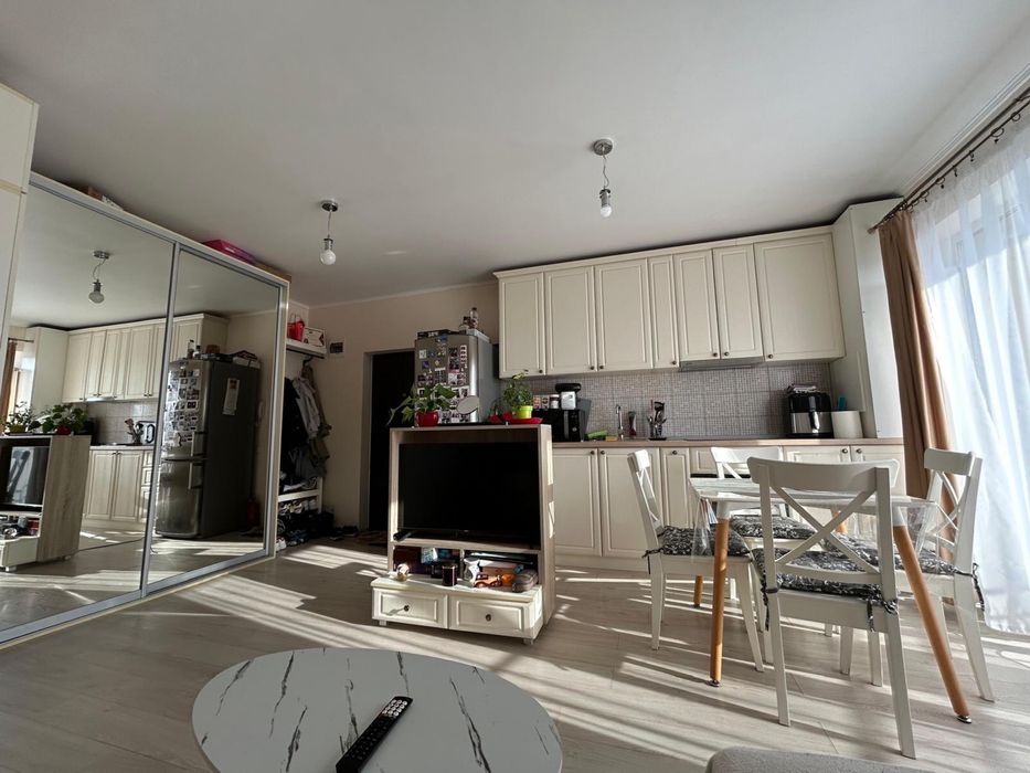 Inchiriez apartament Floresti