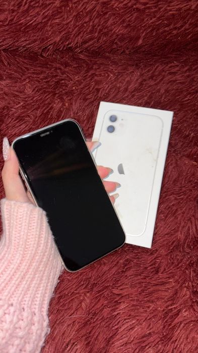 Продам iPhone 11 белый 90000т торг