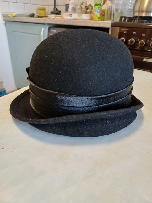 Шляпка женская, чёрная,