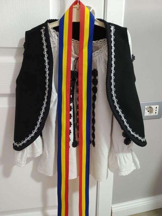 Costum popular pentru fete 8-10 ani