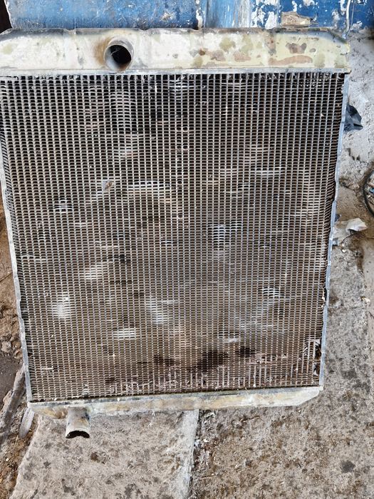 Vand 2 radiatoare mașini agricole