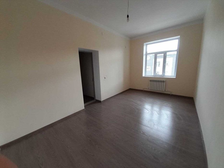 Uy yangi dom sotiladi Guzal magazini orqsida