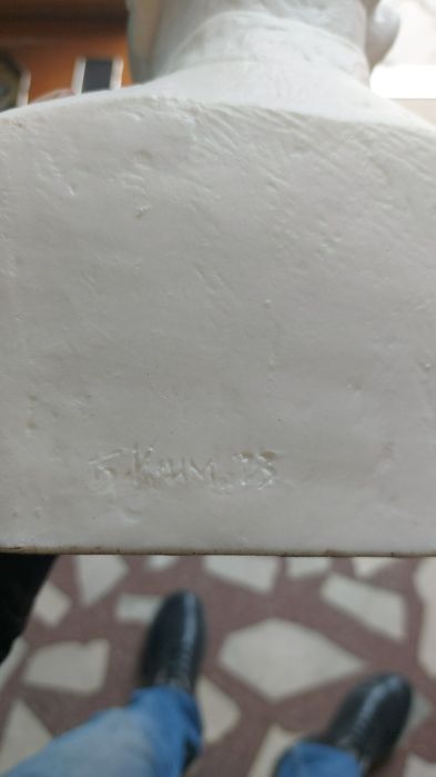 Бюст Дзержинского.