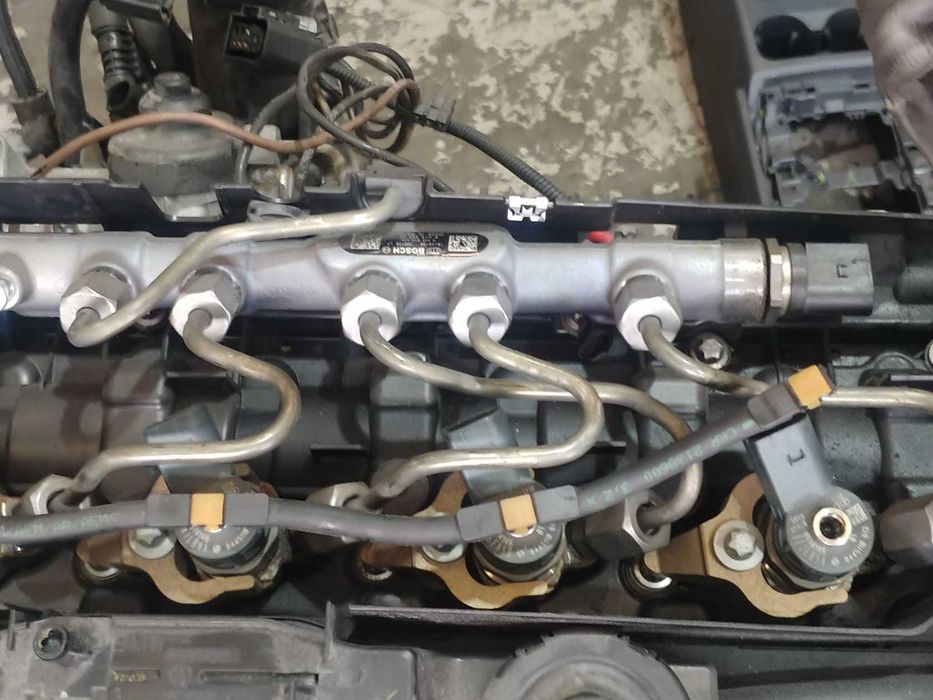 rampa injectoare 2.0 d bmw seria 55 f10 f11 seria 1 f20 f21  seria 2 f45 f46  x1 f48  x2 f39 f30 f31 0445214315