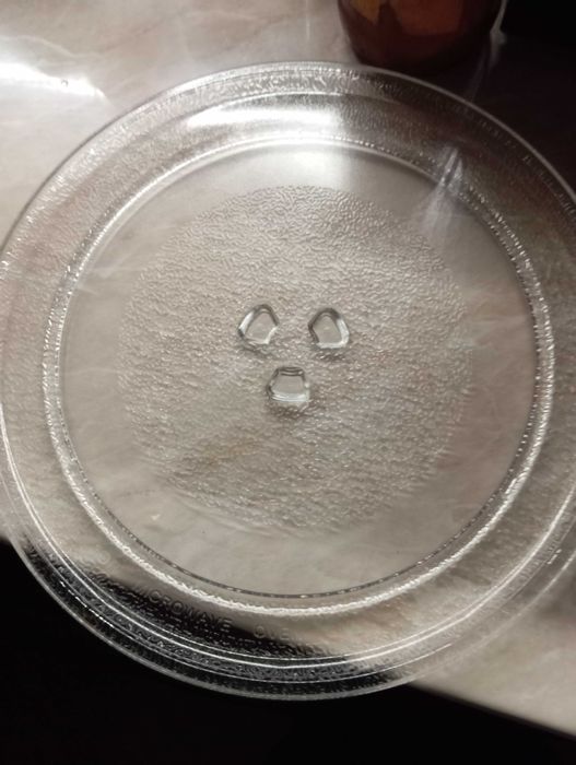 Продавам чиния за микровълнова