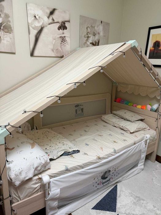 Продам Детскую Кровать в виде Домика