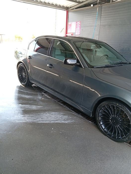BMW e60 2005  3.0