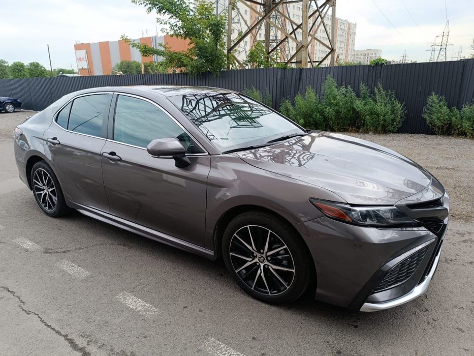 Машина Тойота Камри 75