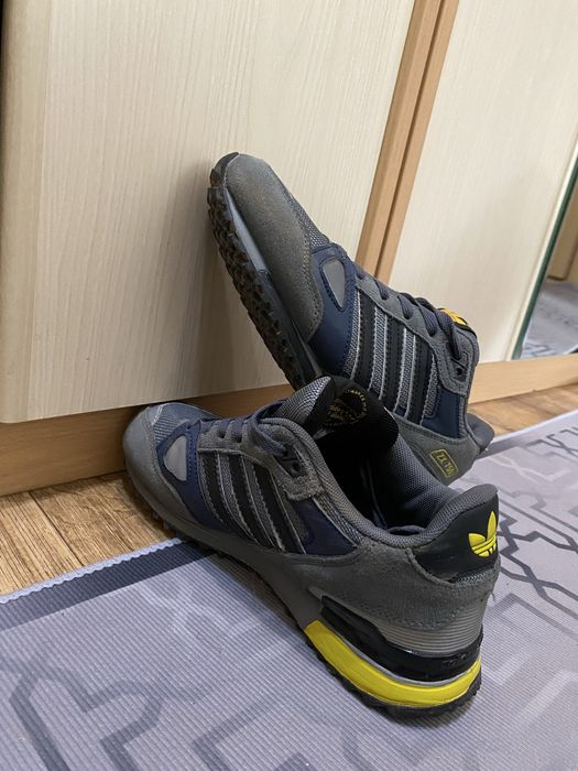 Кросовка Adidas zx750