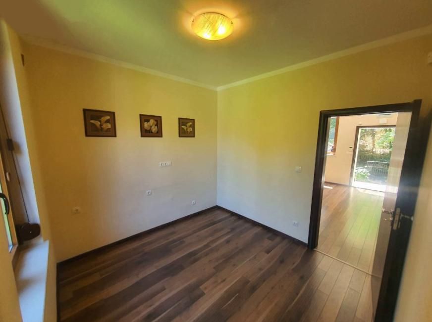 Дава се под наем Етаж от къща в София, Лозенец - 80 кв.м за 800 € - Снимка #2