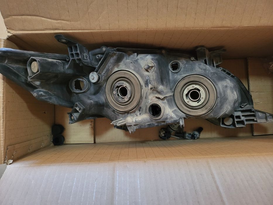 Фара Toyota corolla