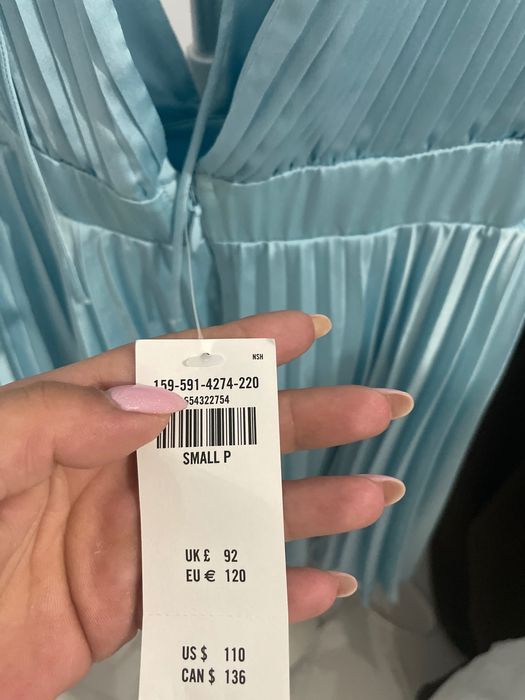 Rochie noua cu eticheta . Pret eticheta 120€ /Pret vanzare 150 de lei