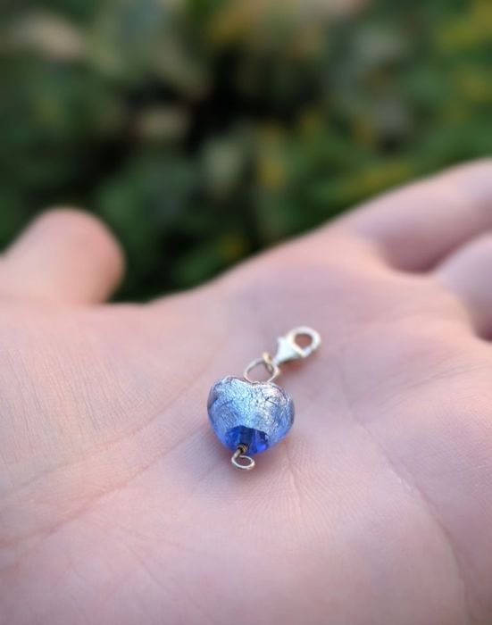 Vechi charm pandantiv argint 925, in forma de inima, din sticla de Murano, albastru deschis