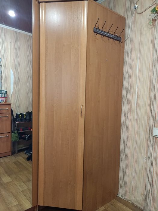 Продам угловой шкаф