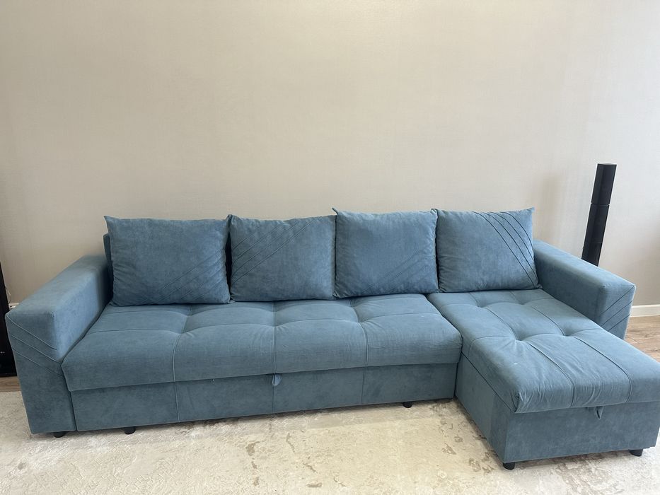 Диван с подушками 110.000