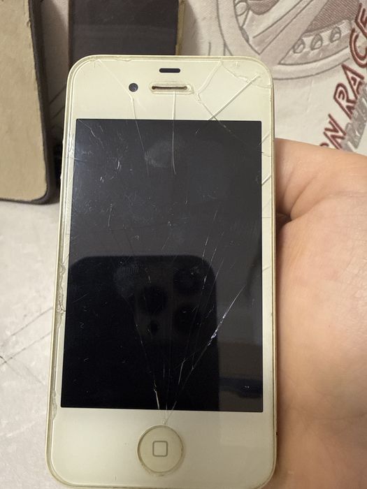 iPhone 4S продам