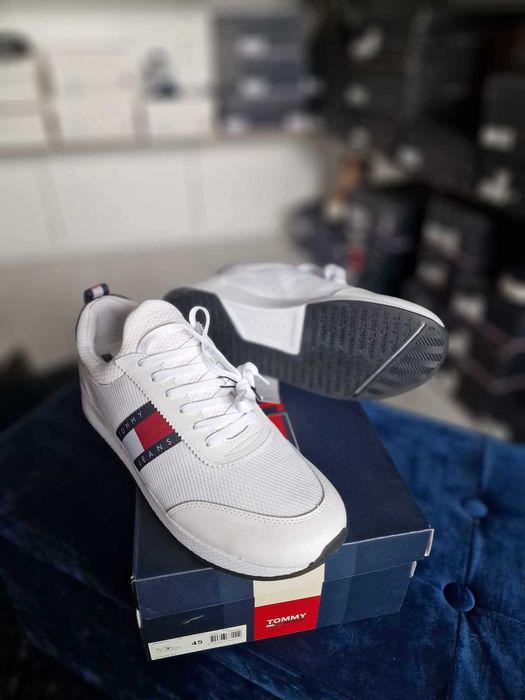 adidasi din pana tommy