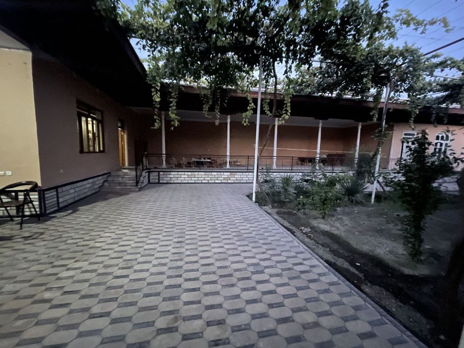 Uy sotiladi hama Sharoyiti  bor srochna  sotiladi