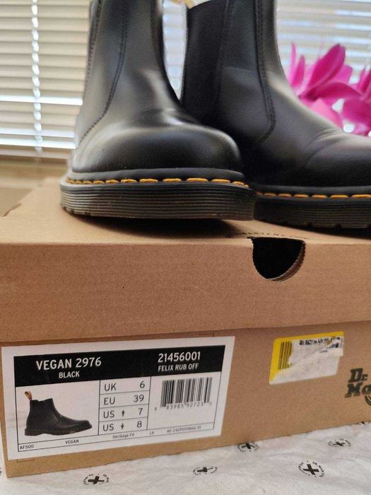 Продавам есенно-зимни боти Dr. Martens – размер 38– ТОП цена 110 лв.