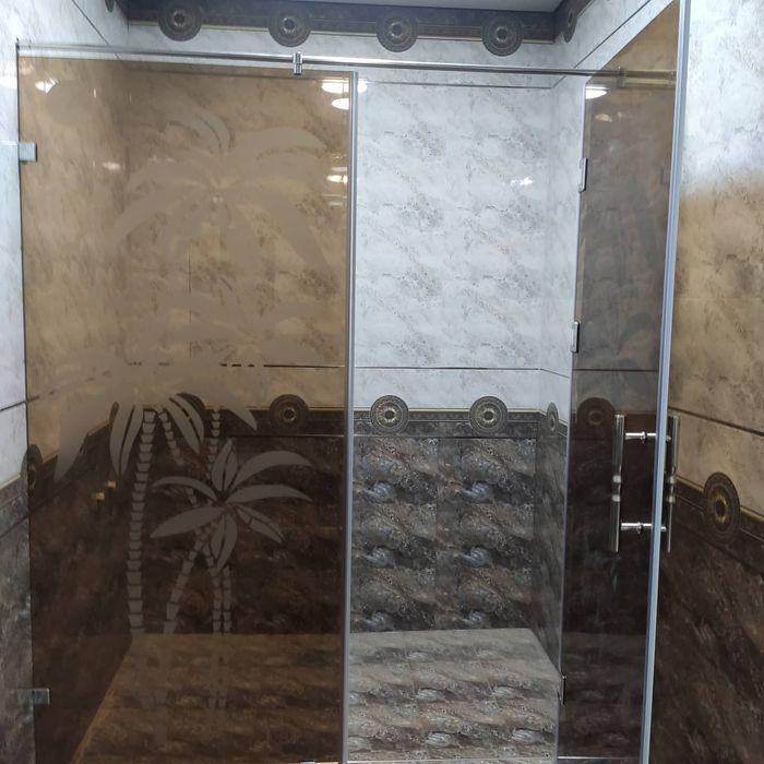 Изготовление стеклянные двери, витражи, душевые кабинки и другие.