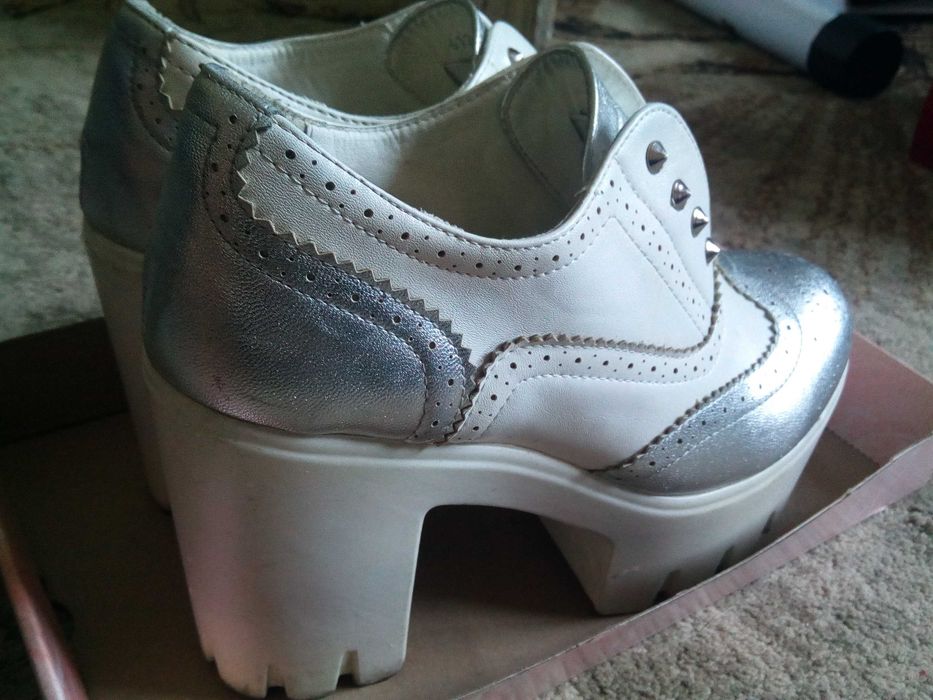 Incaltaminte noua sau purtata putin ocazie sau casual