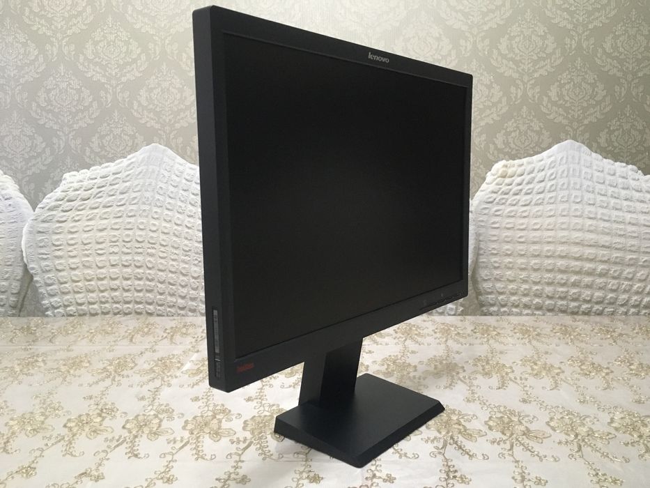 Монитор 24 дюйма Леново. Monitor 24 inch Lenovo.