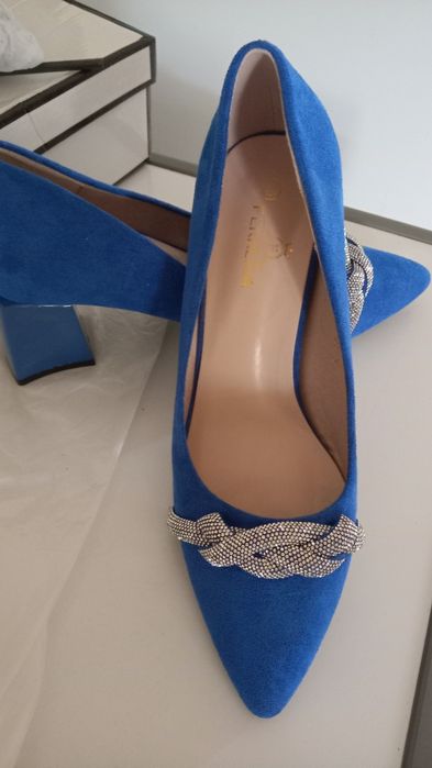 Продаю туфли новые