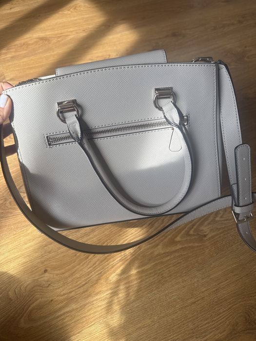 Кожена чанта Guess