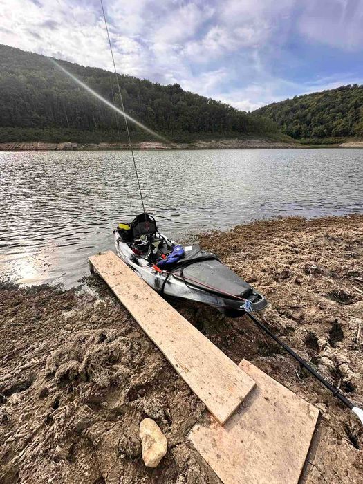 Риболовен каяк с педали + много аксесоари