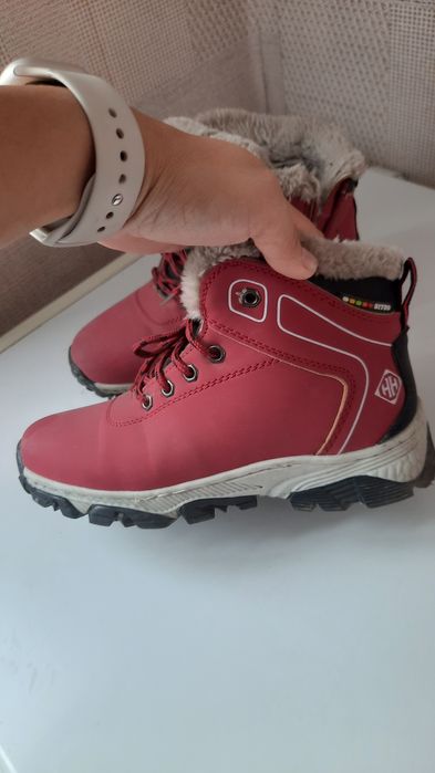 Продам зимние кроссовки