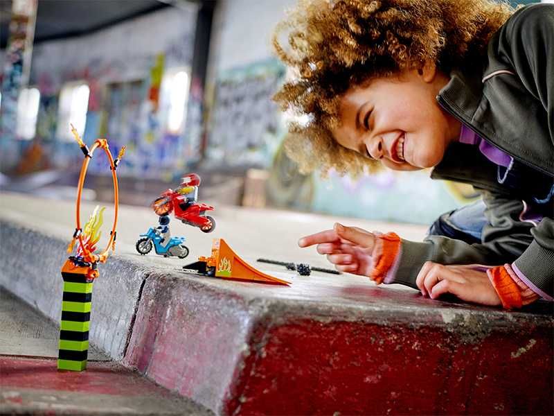 НОВИ! LEGO® City Stunt 60299 Каскадьорско състезание