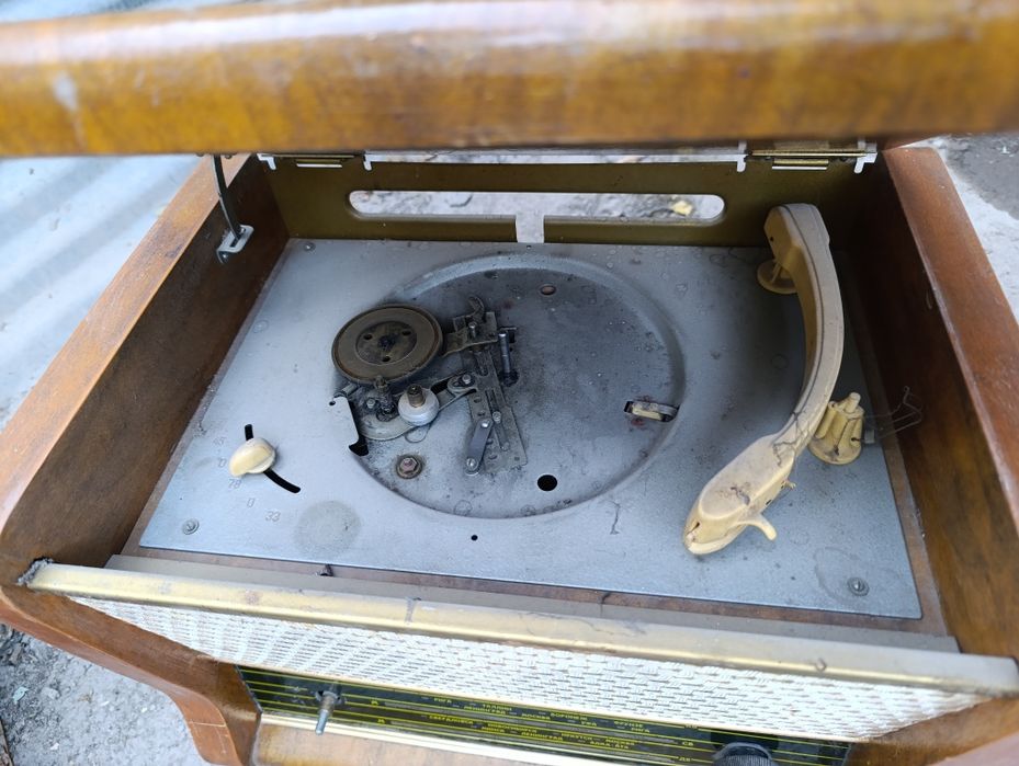 Музыкальный проигрыватель,радиола 3-го класса «Рекорд-61»