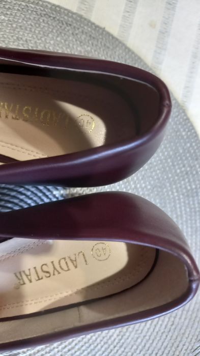 Обувки в цвят бордо от Италия