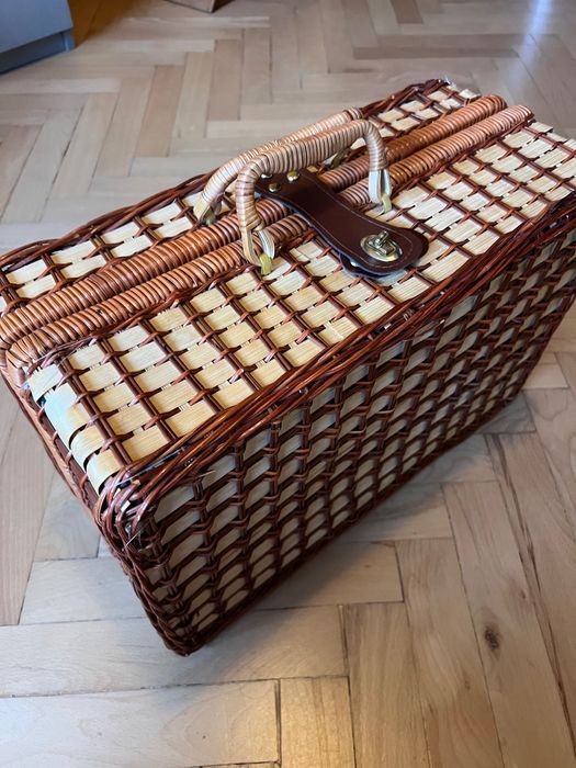 Красива кошница за пикник