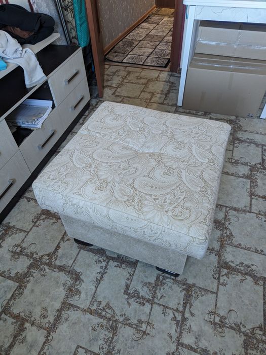 Продам кресло с пуфиком