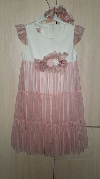 Нарядное платье на 4года